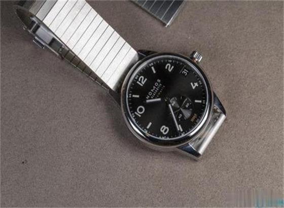 NOMOS手表表帶長了怎么弄短？