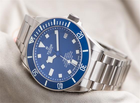 帝陀Pelagos:鈦制帶氦逃逸閥的計時器