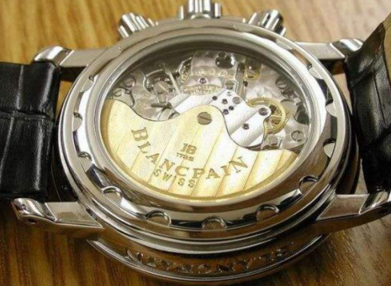寶珀（Blancpain）全新的32毫米自動上鏈