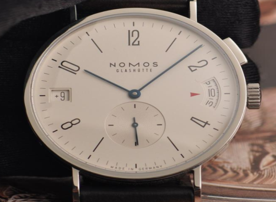 NOMOS手表更換表冠