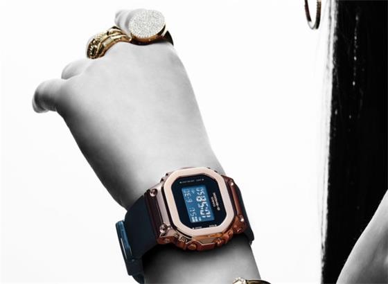 G-SHOCK女士優雅玫瑰金色和無與倫比的功能