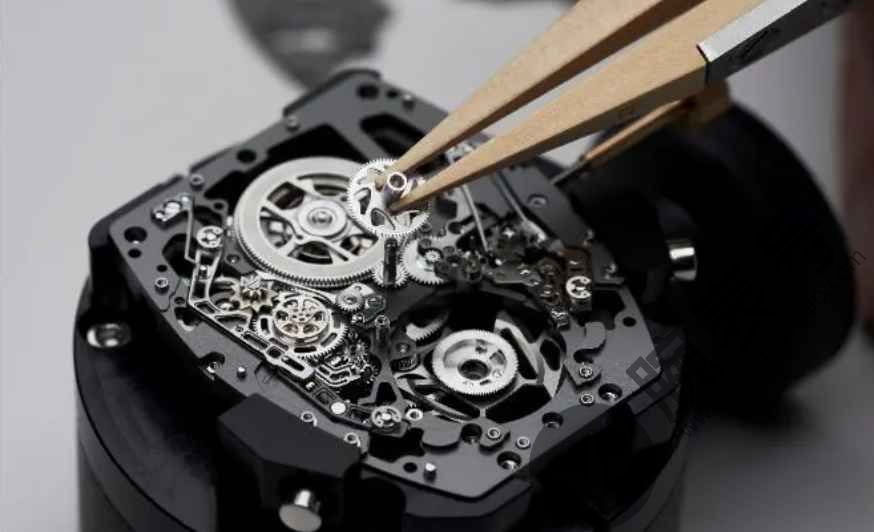 康斯登手表調不了日期是不是壞了