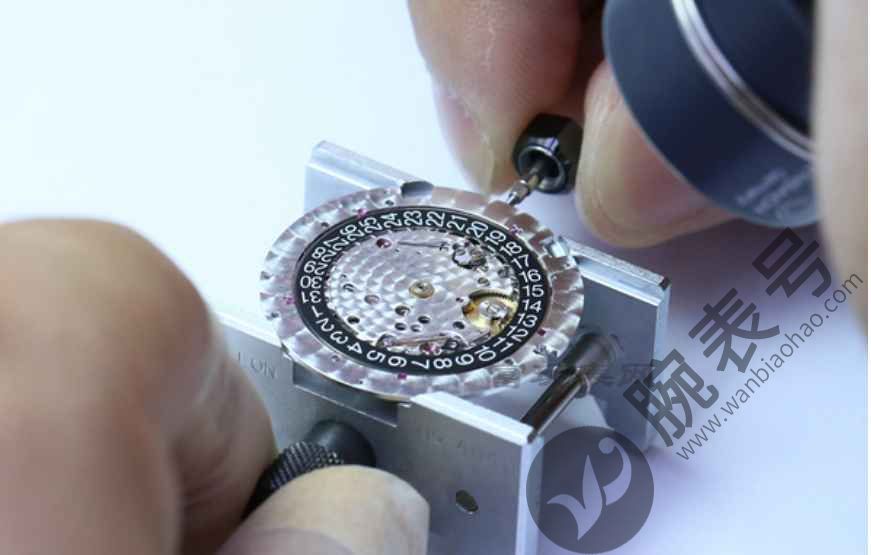 康斯登手表表玻璃碎了換一個(gè)多少錢