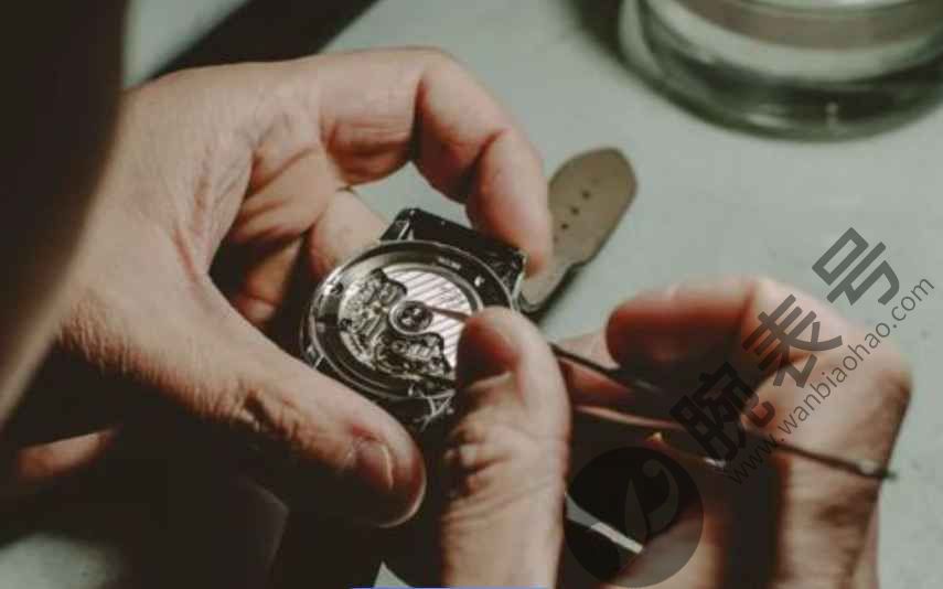 卡地亞手表表盤刻度歪了怎么調回來